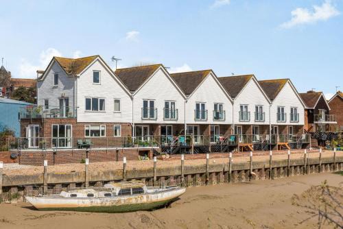 Rye Apartment | 16 The Boathouse