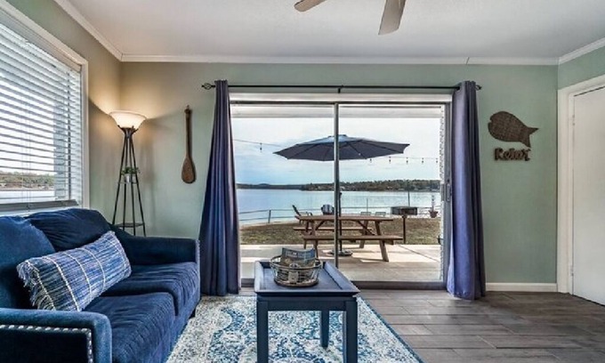 Hot Springs Hotel | #16 The Cove - Double Bed Room (pet-friendly)