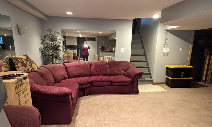 Seven Hills Apartment | 1600 square foot studio in lovely Seven Hills. Offers great amenities