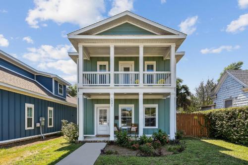 East Hill House | 1621 E Cervantes St