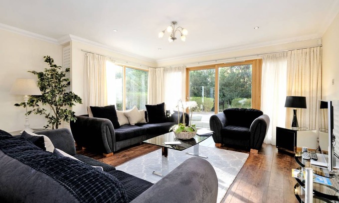 Cults Apartment | 163 m² Apartment ∙ 3 bedrooms ∙ 6 guests