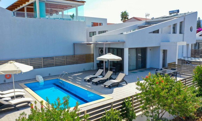 Platanes Villa | 163 m² Villa ∙ 3 bedrooms ∙ 6 guests