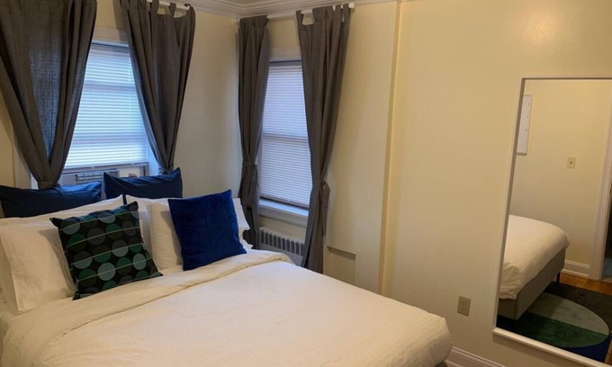 Industry Apartment | 1631 3B · Astonishing 2bed Apt-20 min to NYC/Parking Avail