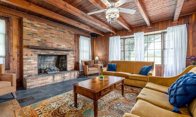Fishers Hill House | 168 m² House ∙ 3 bedrooms ∙ 17 guests