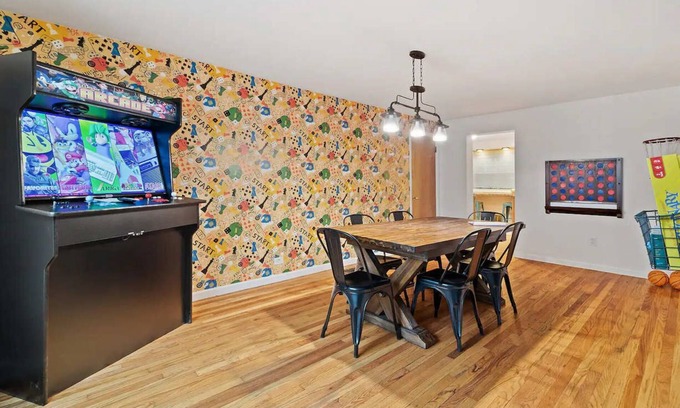 Berea House | 17,000 Arcade Games + park views at the Game Room!