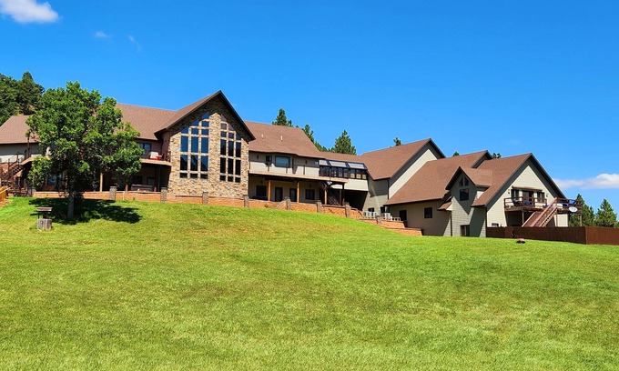 Deadwood House | 17 Acres of luxury, Comfort, & 2200sf Game Room/Movie Theater!