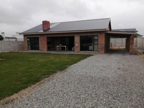 L'Agulhas House | 17 Lisa Street, 4 Bed - 2 Bath