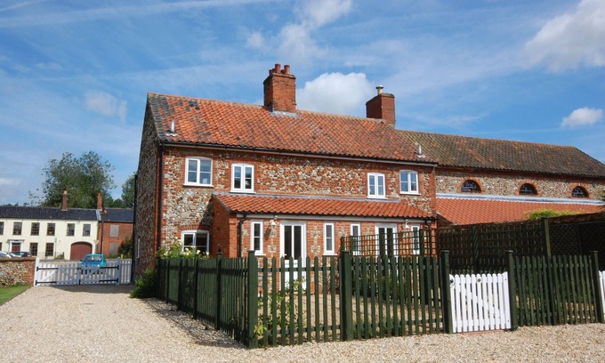East Rudham House | 17 The Green - Three Bedroom House, Sleeps 5