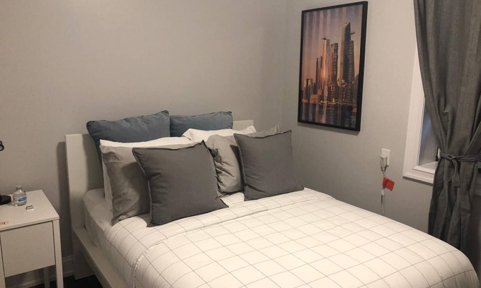 Industry Apartment | 1703 3G · Sunny, Modern 2bed Apt/20 min to NYC-Parking Avail
