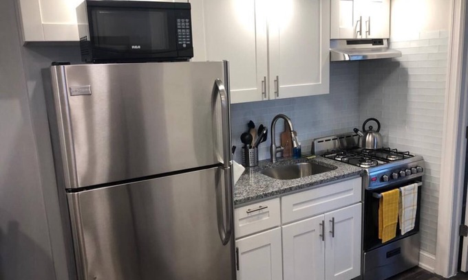 Industry Apartment | 1715 1E · Terrific 2bed Apt/20 min to NYC-Parking Avail.