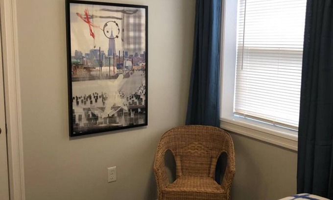 Industry Apartment | 1715 3G · Sensational 2bed apt/20 min to NYC-Parking Avail.