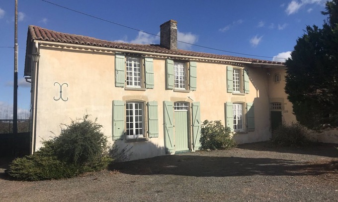 Saint-Maurice-des-Noues House | 17th century farmhouse gite. Situated next to the artisan village of vouvant.