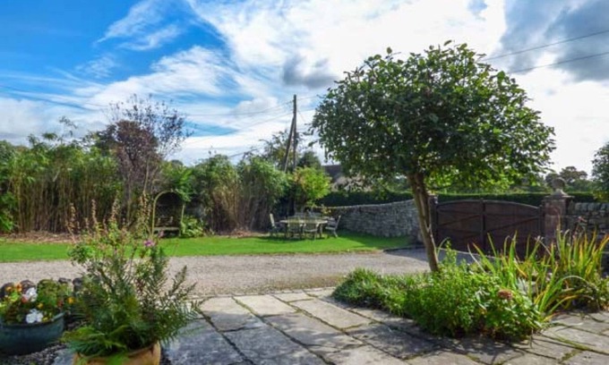 Ipstones House | 17th C Stone Barn Conversion In Village Location - Western Edge Of Peak District