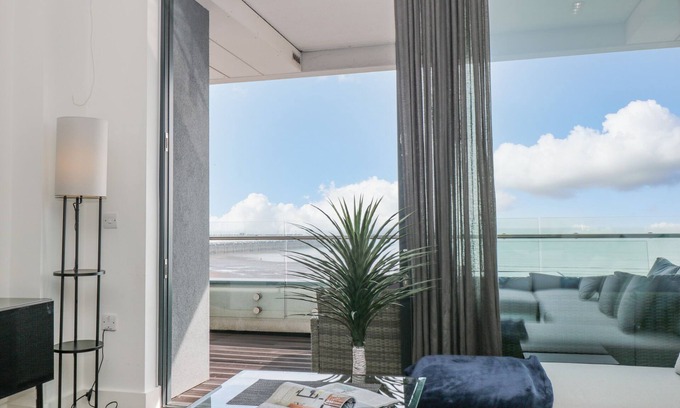 Torquay City Centre Cottage | 18 Abbey Sands