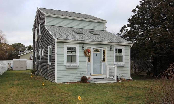 Sandwich House | 18 Knott Ave - Bright, updated 3BR home, pet-friendly, .1 miles to beach