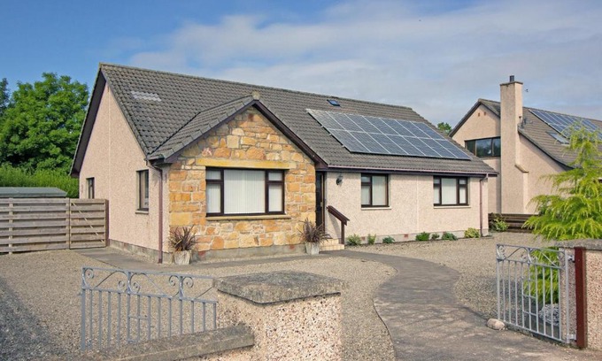 Dornoch House | 18 The Meadows
