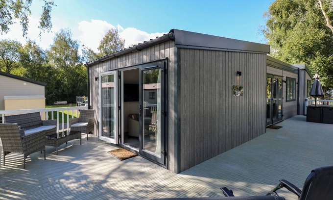 Tattershall Cottage | 18 WOODLANDS RETREAT, family friendly, with a garden in Tattershall