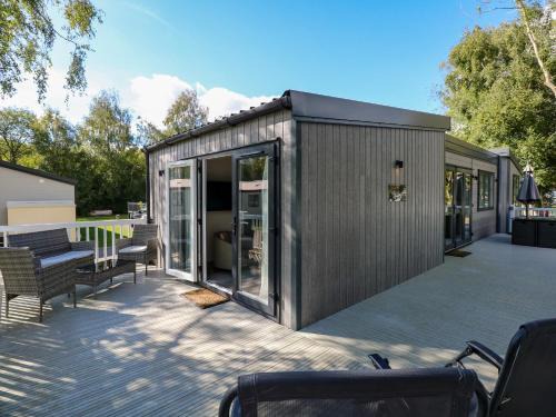 Tattershall House | 18 Woodlands Retreat