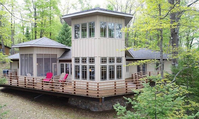 Hayward Cabin | 180 degree views -Watch eagles soar over Lost Land Lake from the deck