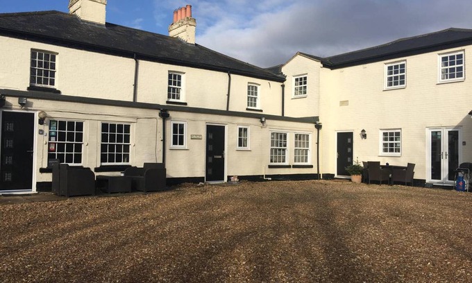 St Neots House | 180 m² House ∙ 4 bedrooms ∙ 8 guests