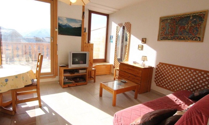 Cognet Apartment | 180m from ski slopes, 1st floor, balcony, tv, ski locker, 23m², Alpe d'Huez