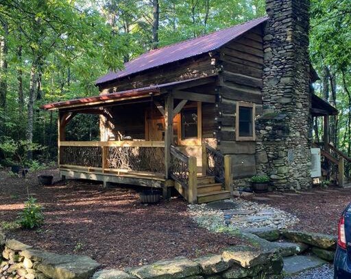 Hendersonville House | 1850s Settlers Cabin at Wethero Ridge