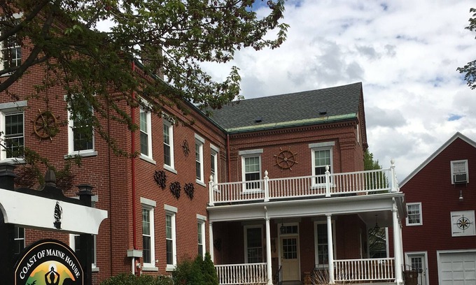 Southern Coast House | 1856 Ships brick Ships Captains Mansion 4 Bedroom