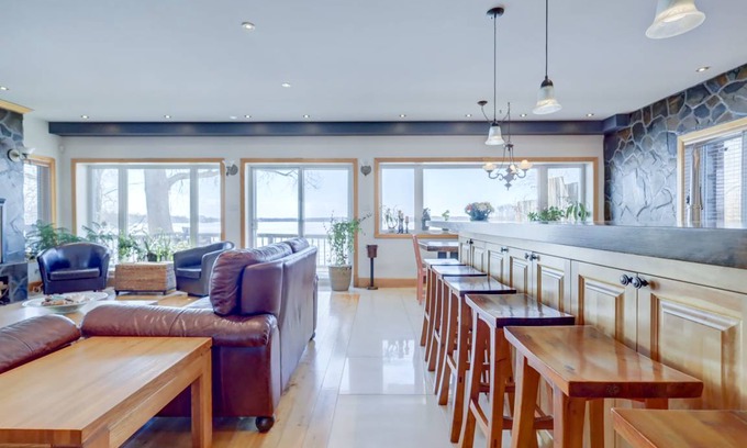 Pincourt House | 186 m² House ∙ 5 bedrooms ∙ 6 guests
