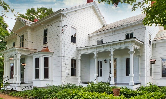 Schuylerville House | 1862 Italianate Victorian B&B Owner's Unit