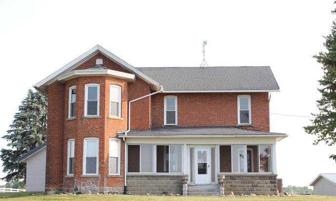 Brimfield House | 1885 Inn - Brick Farmhouse in the Country
