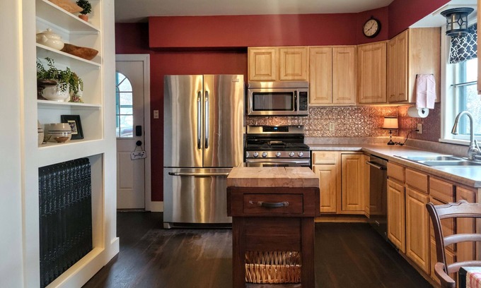 Deer Lodge House | 1889 Historic Victorian Rich with History