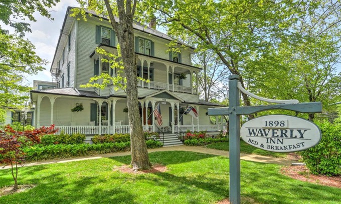 Hendersonville Bed & Breakfast | 1898 Waverly Inn