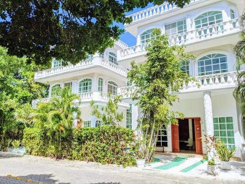 Playacar Fase I House | 18br up to 50guest Castillos Playacar walk to Beach and 5th Ave 1000Mbps