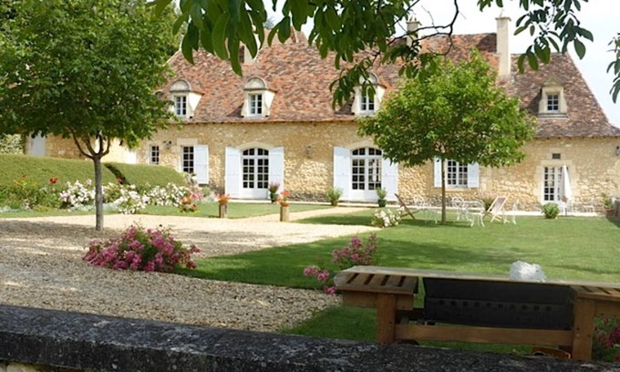 Montagnac-la-Crempse Other | 18th century manor house, 5 bedrooms, sleeps 12, 3 bathrooms, swimming pool