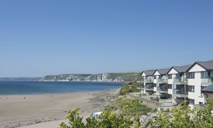 Bigbury-on-Sea Cottage | 19 BURGH ISLAND CAUSEWAY, family friendly in Bigbury-On-Sea