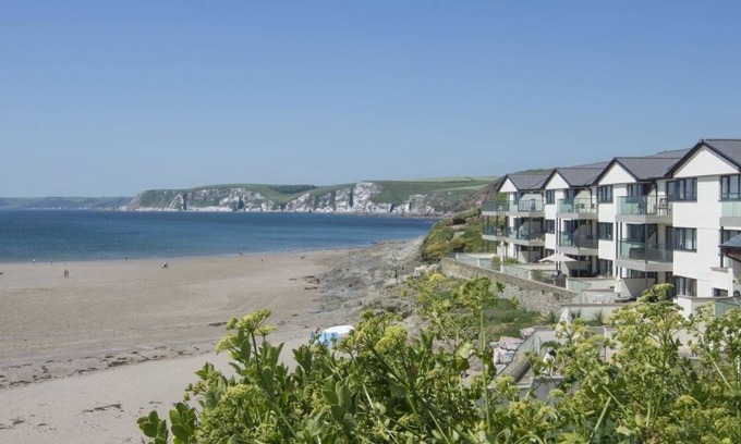Bigbury-on-Sea Cottage | 19 BURGH ISLAND CAUSEWAY, family friendly in Bigbury-On-Sea