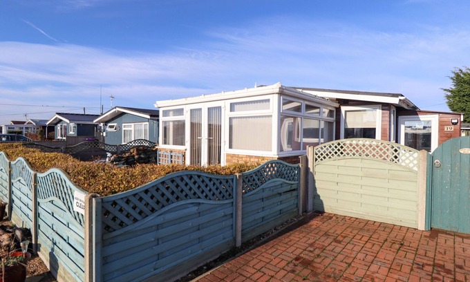 Anderby Creek House | 19 GRACE CRESCENT, pet friendly, with a garden in Anderby Creek