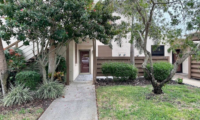 South Bradenton Condo | 191 Pineneedle Drive- Bradenton- Ground level Condo-2 Bedroom/2 Bath,.