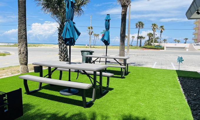 Ortona Hotel | 1915 Beach Club