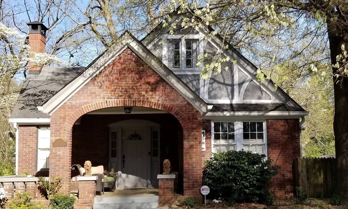 Sylvan Hills House | 1928 Historic Charmer - Convenient Comfortable Cozy Close to DWNT & Sites