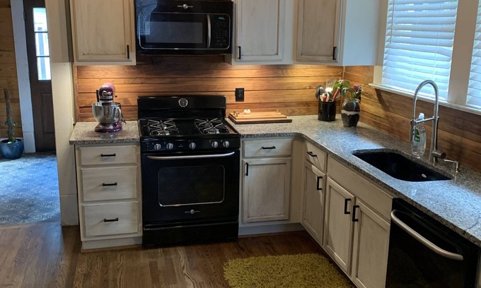 Cartersville House | 1930s Downtown Bungalow