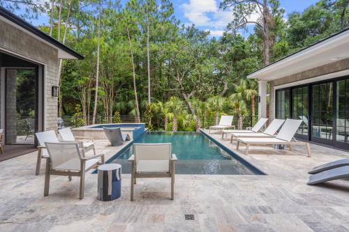 Vanderhorst Plantation House | 194 Ballybunion Drive by Akers Ellis Rentals