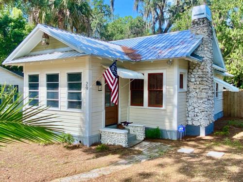 Yankeetown House | 1940 Cottage on the Nature Coast