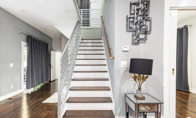 Candler-McAfee House | π 1966 Modern Luxury Updated - Stylish Home