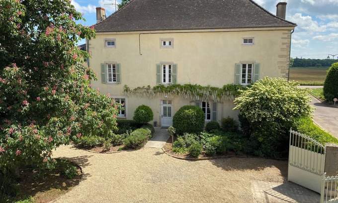 Tailly House | 19th century manor house "la belle vie" 14/15 persons 5 min from Beaune