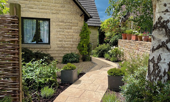 Corsham House | 1A ERNESTON CRESCENT, pet friendly, with a garden in Corsham