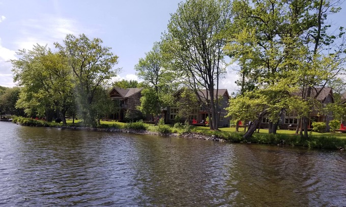 Muskoka Lakes House | 1B - 3 Bedroom in Duplex