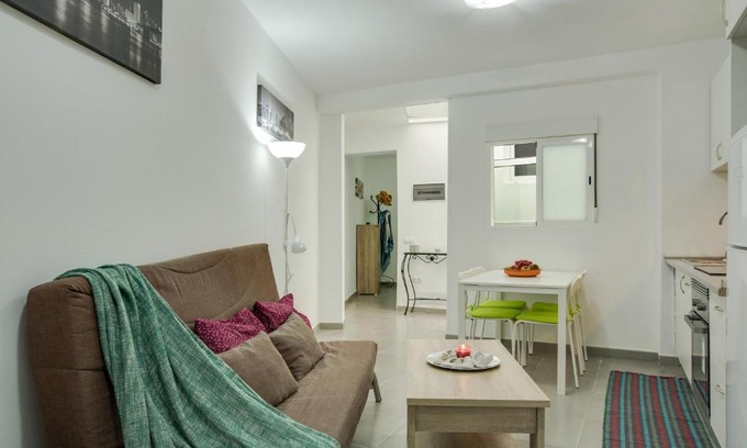 Vecindario Apartment | 1b Srv
