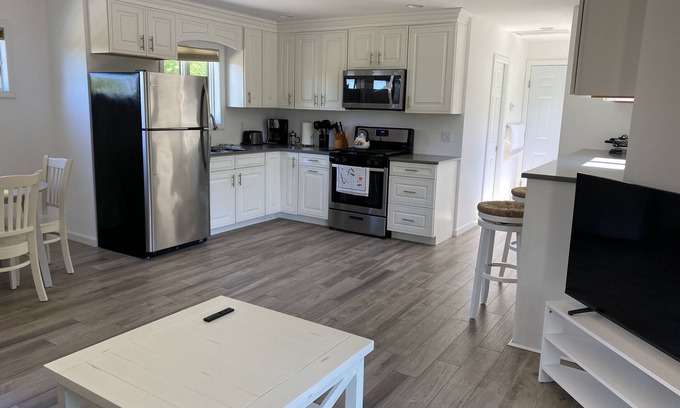 Hampton Bays Cottage | 1Bd, 1.5Ba Cottage with Waterviews in Hampton Bays
