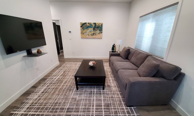 Northridge Apartment | 1BD/1BTH Unit/Queen Bed/Queen Sofa Bed/Wi-Fi/PARKING/EV/UTILITIES